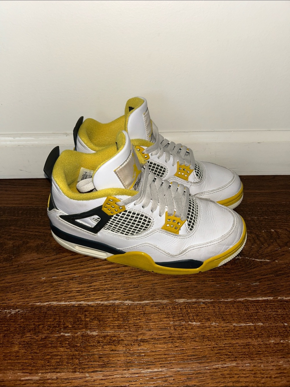 Air Jordan 4 Retro ‘Vivid Sulfur’
